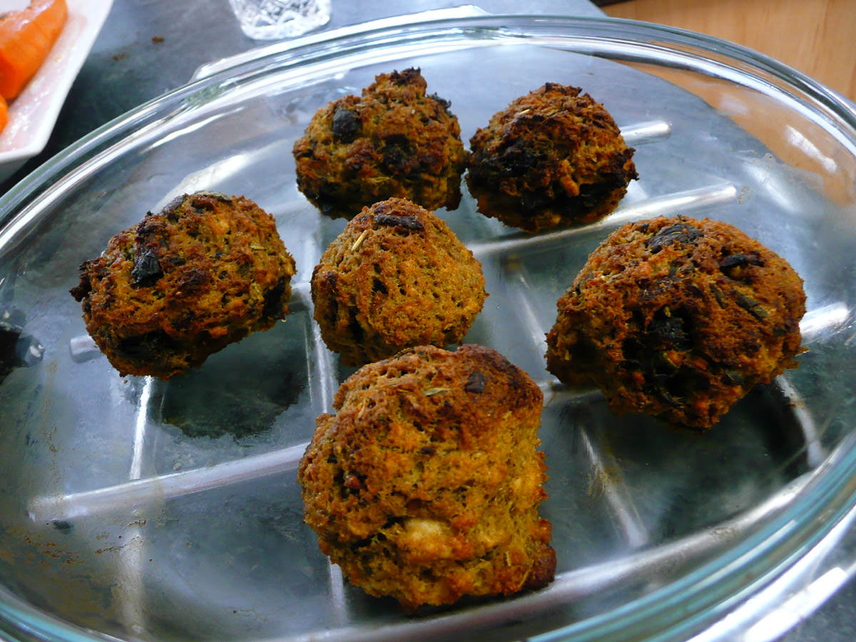 Baked balls of stuffing