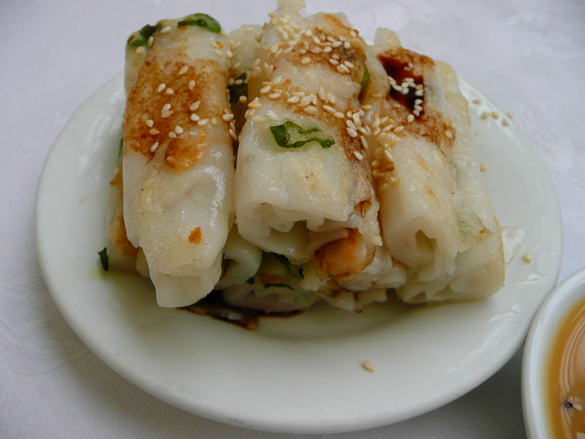 Rice flour rolls with dried shrimp