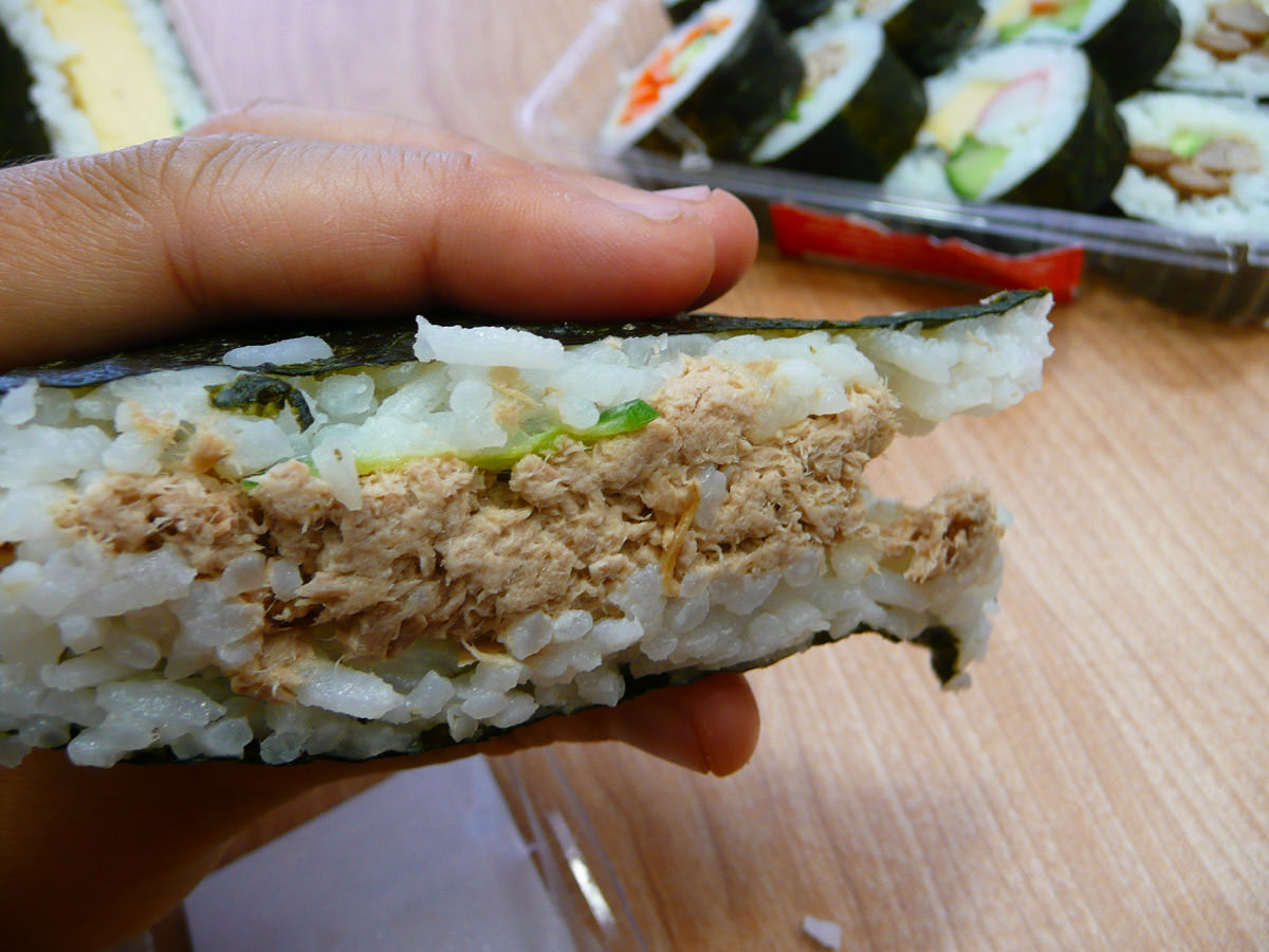 Cooked tuna sushi sandwich