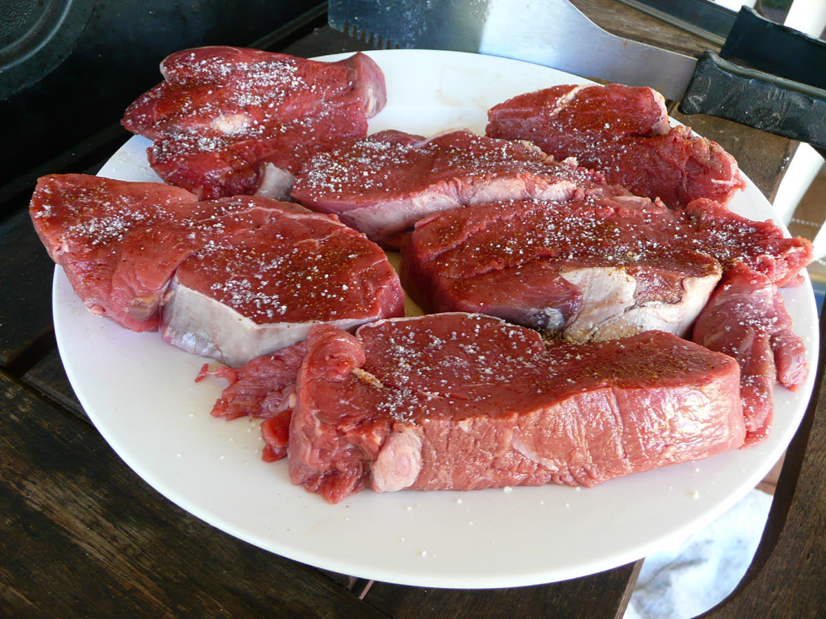 Seasoned meat ready for barbecuing