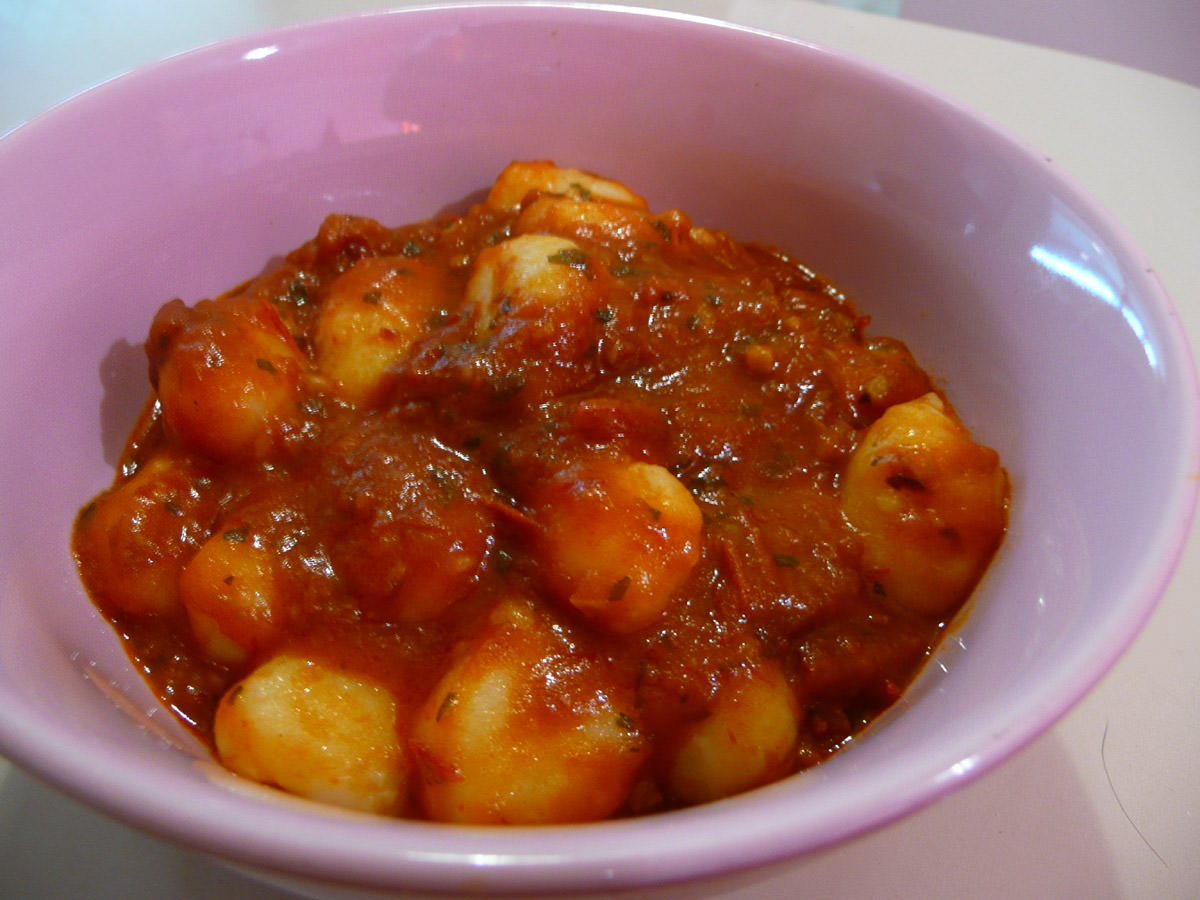 Gnocchi with sundried tomato and garlic stir-through sauce