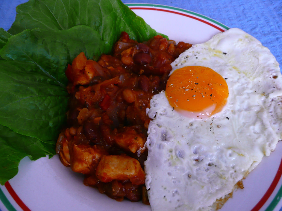 Mexican-style chilli and a fried egg
