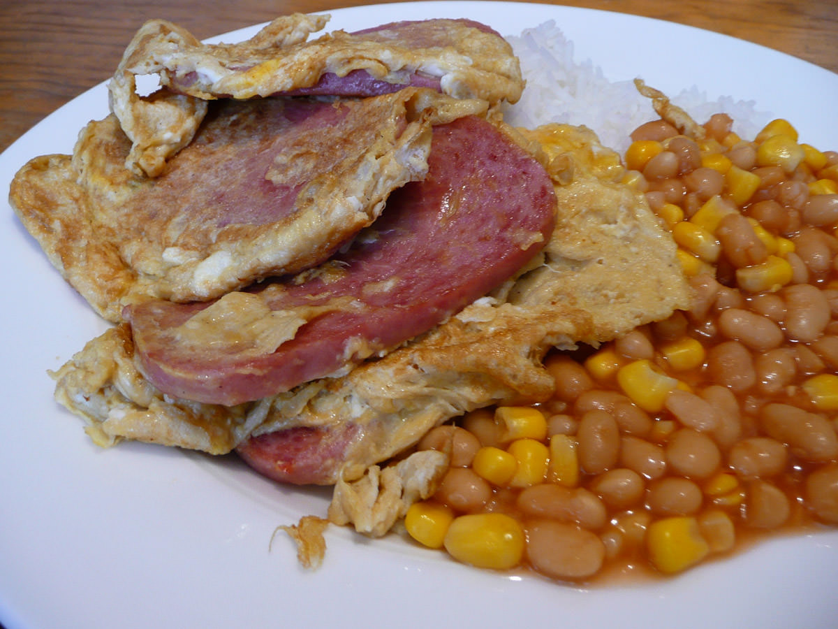 SPAM, egg and rice with baked beans and corn