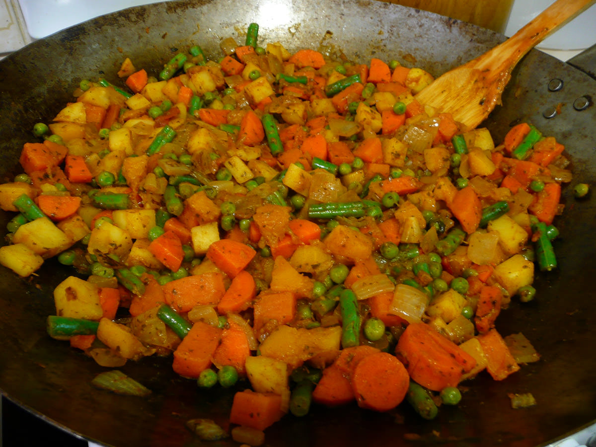 Cooking the vegetable curry