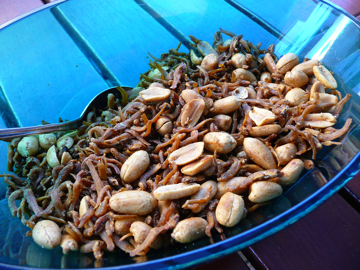 Fried ikan bilis with peanuts