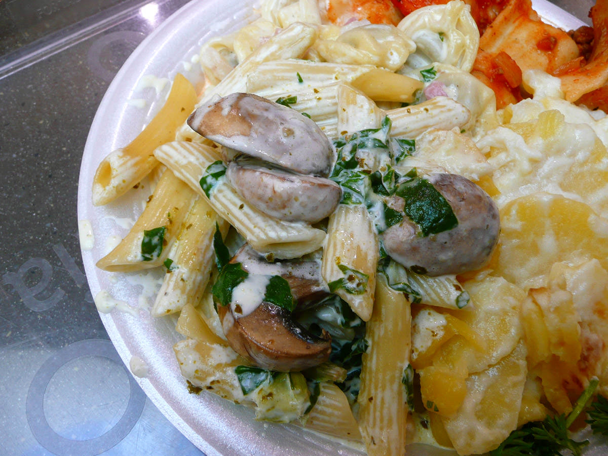 Penne in a creamy sauce with spinach and mushrooms