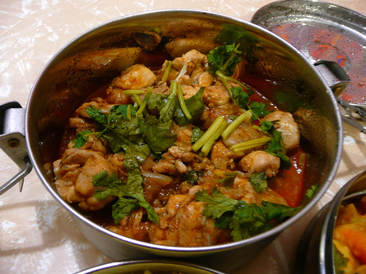 Chicken in honey and tomato with spices