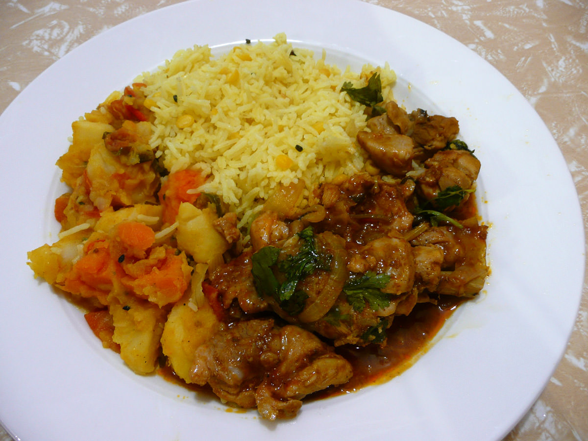 Potato and sweet potato bujia, lentil rice and chicken in honey and tomato with spices