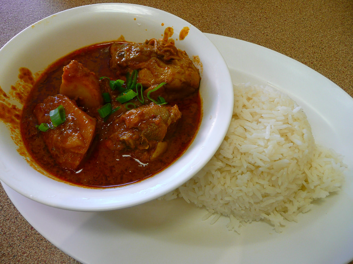 Chicken curry and steamed rice