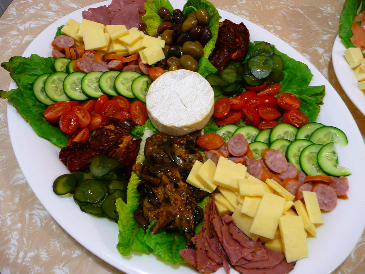 Nibblies platter with cold meats and vegies