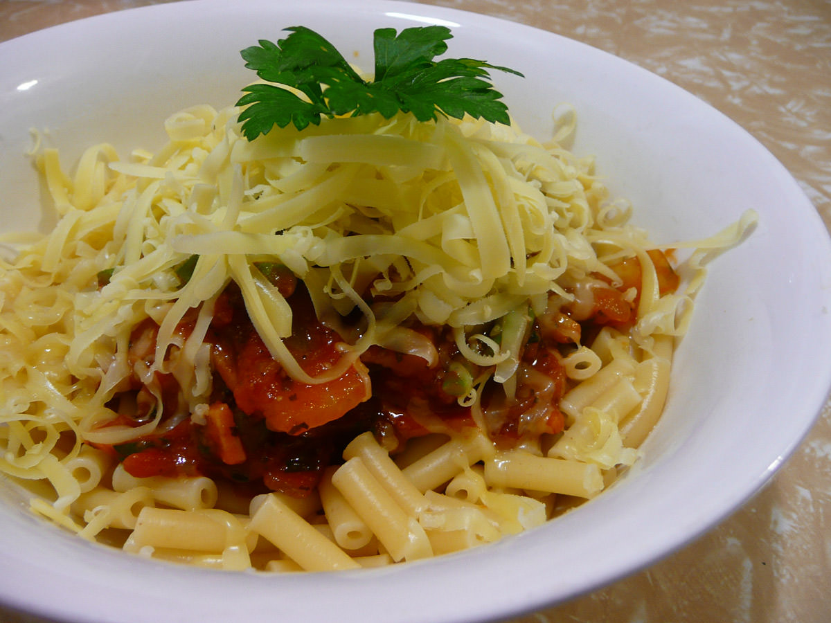 Macaroni with chilli and bacon tomato sauce - Jac's with cheesy top