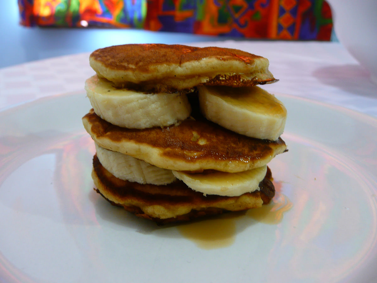 Pikelet, banana and maple syrup stack