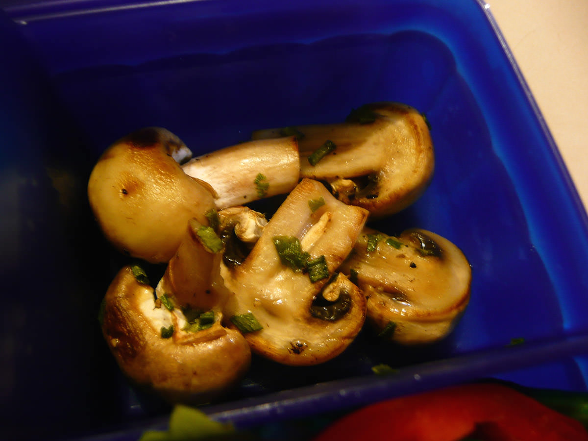 Sauteed mushrooms with dried chives
