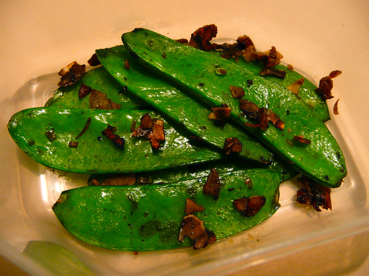 Soy and garlic snow peas