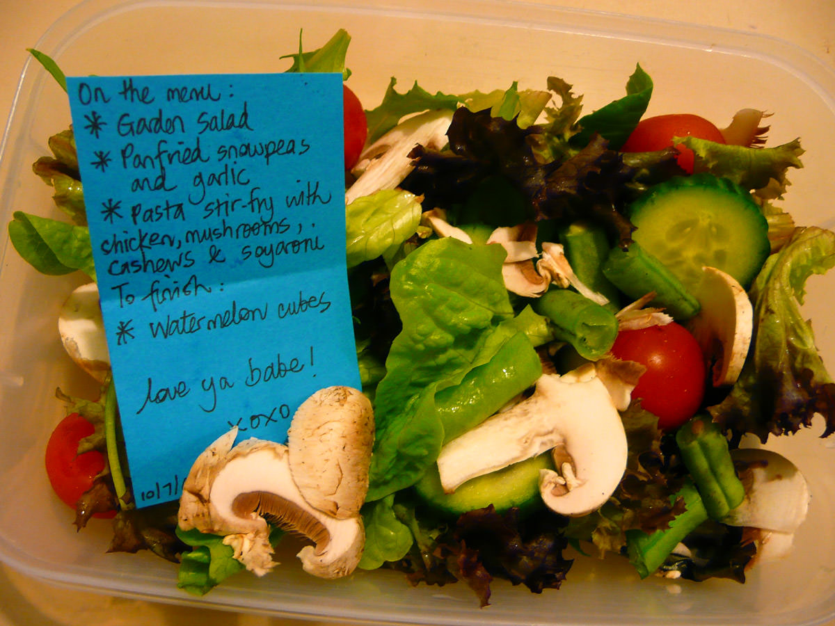 Salad with the note contents