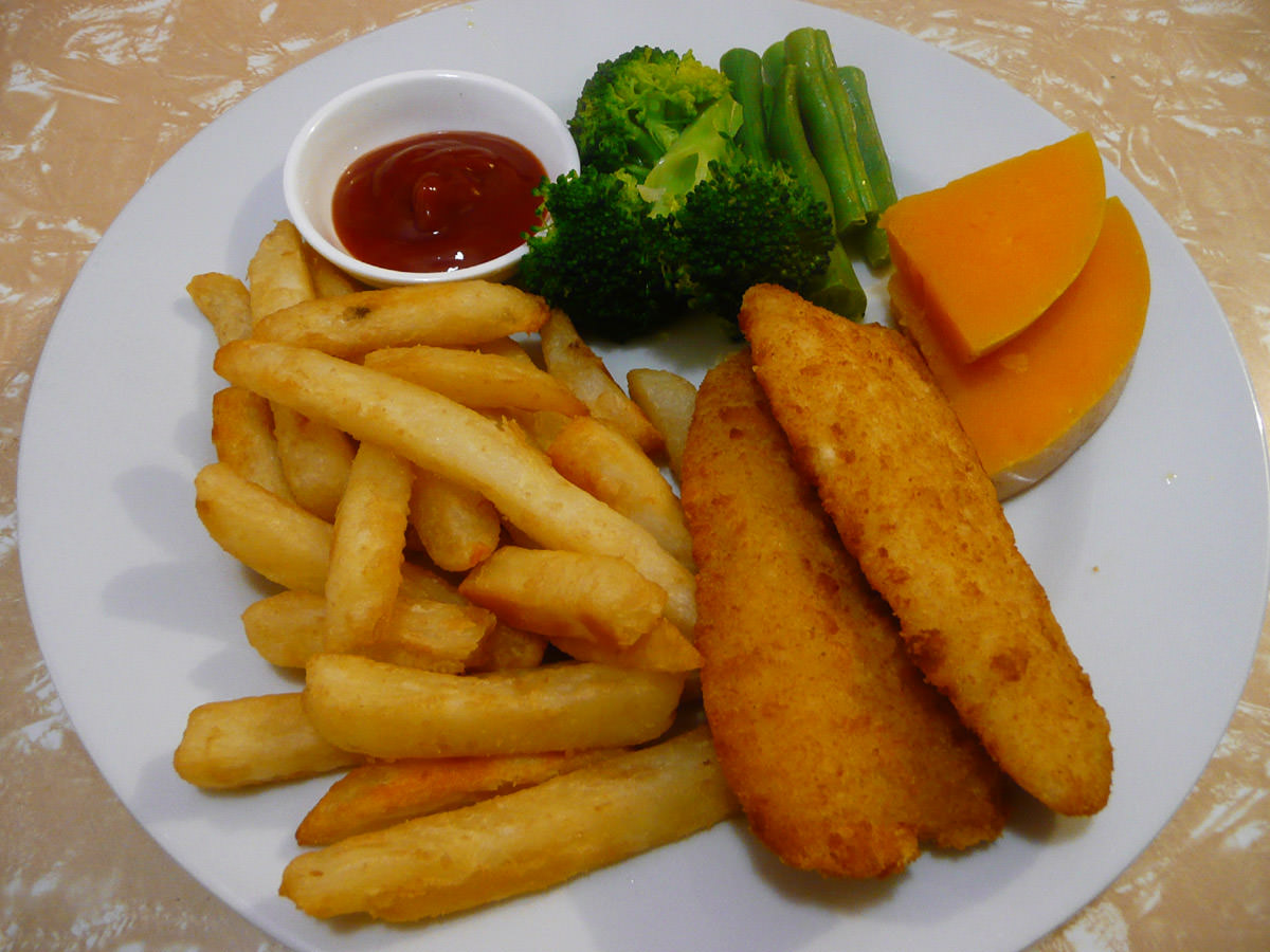 Crumbed fish and beer batter chips with steamed veg and tomato sauce