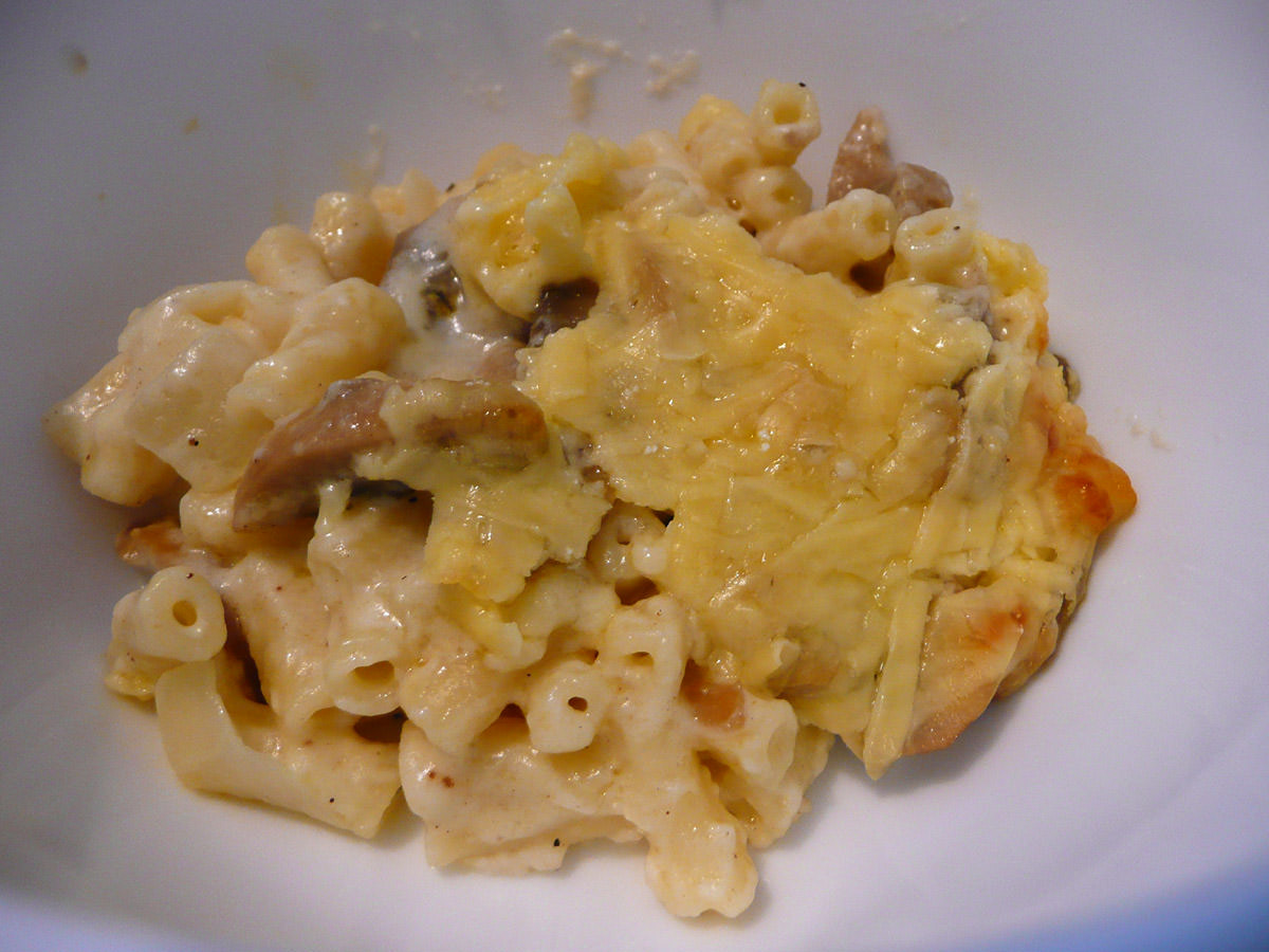 Macaroni cheese with mushrooms