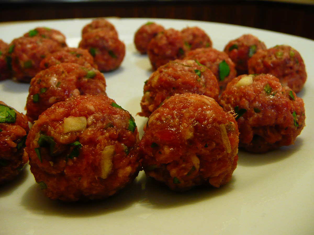 Meatballs ready for cooking