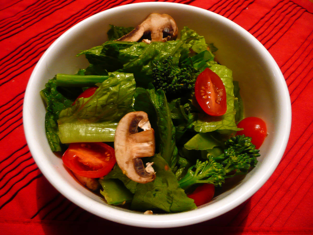Salad with baby cos lettuce, grape tomatoes, mushrooms and broccolini