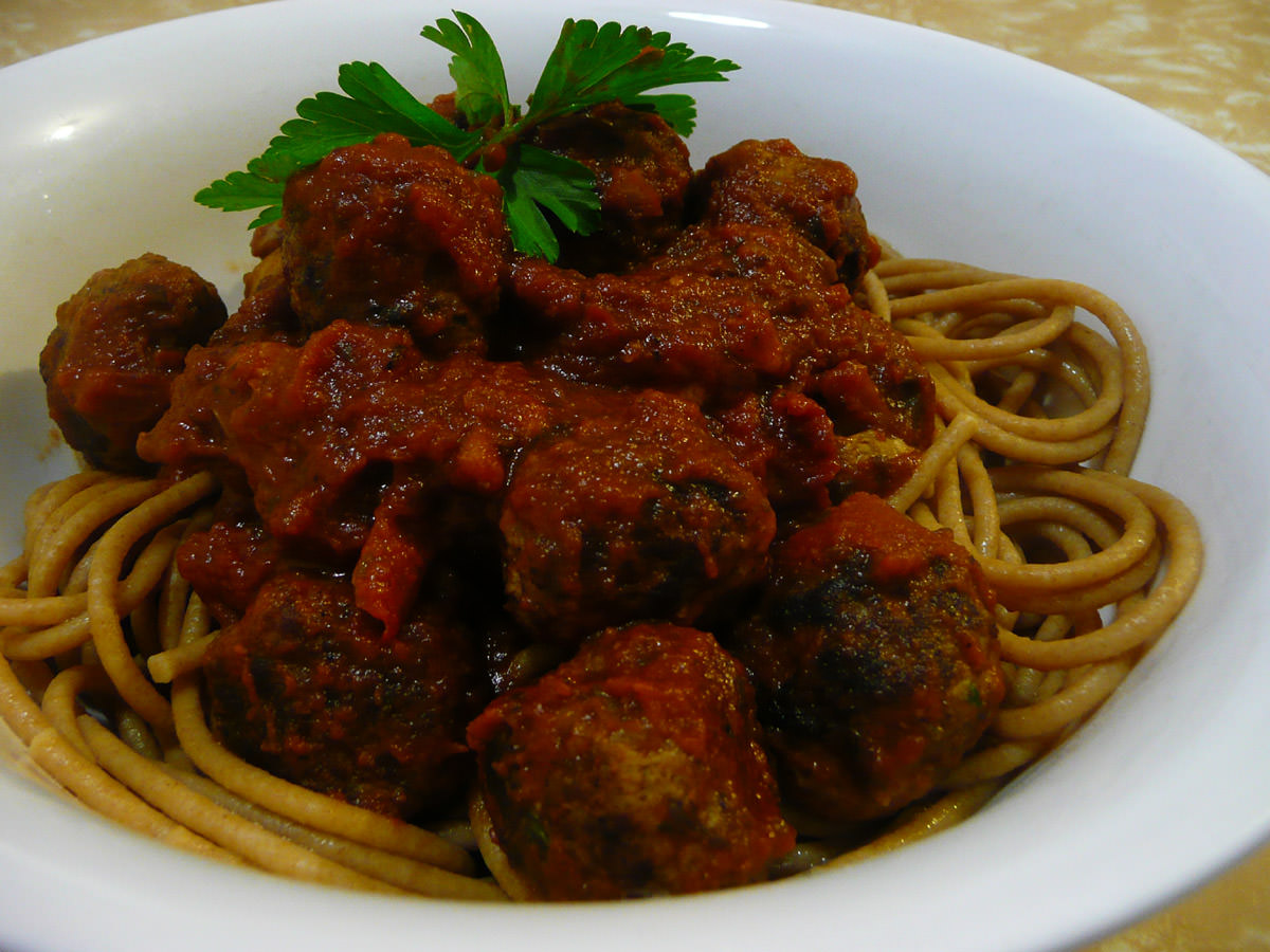 Meatballs and wholemeal spaghetti