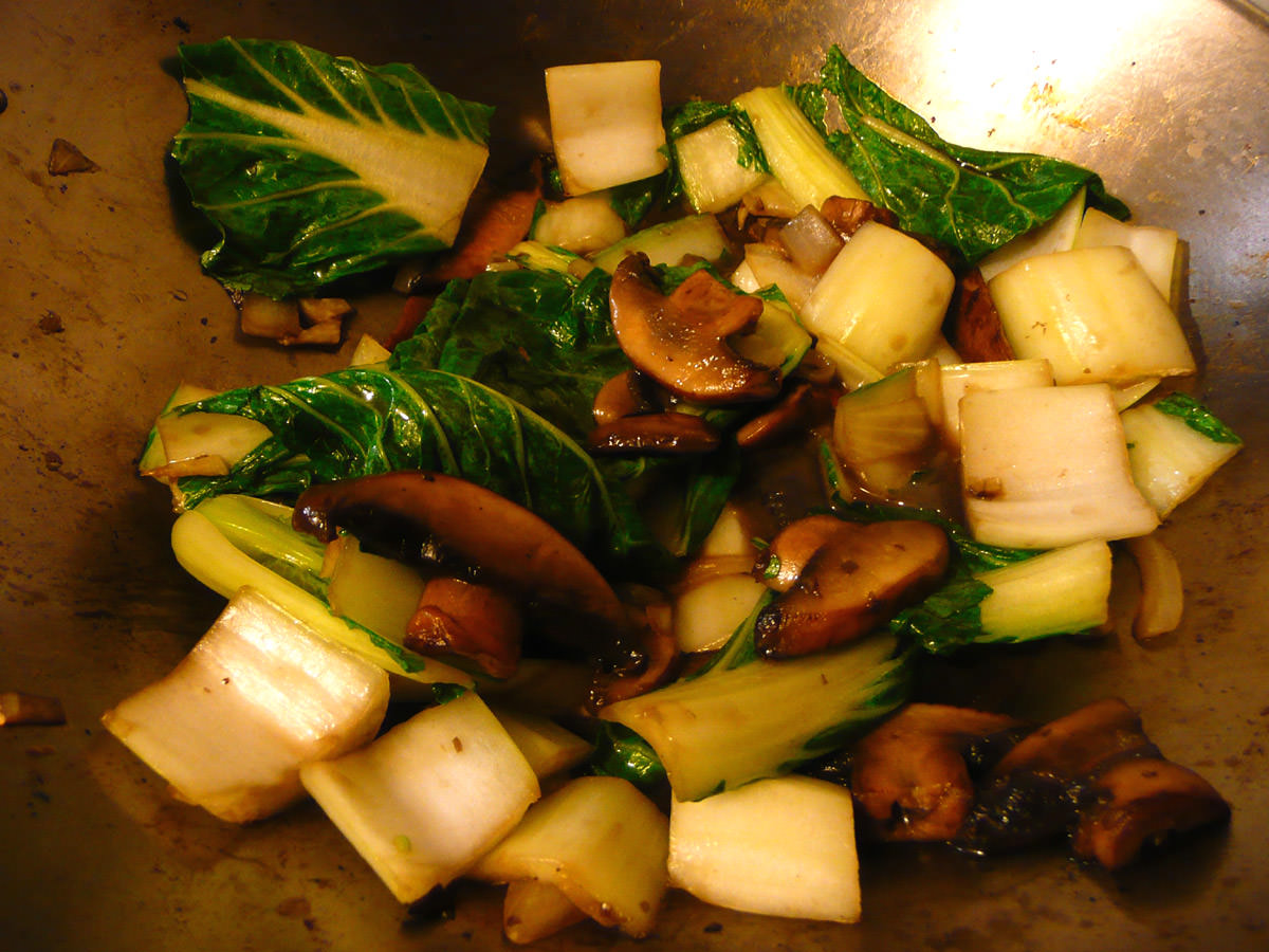 Stir-fried pak choy and mushrooms in oyster sauce