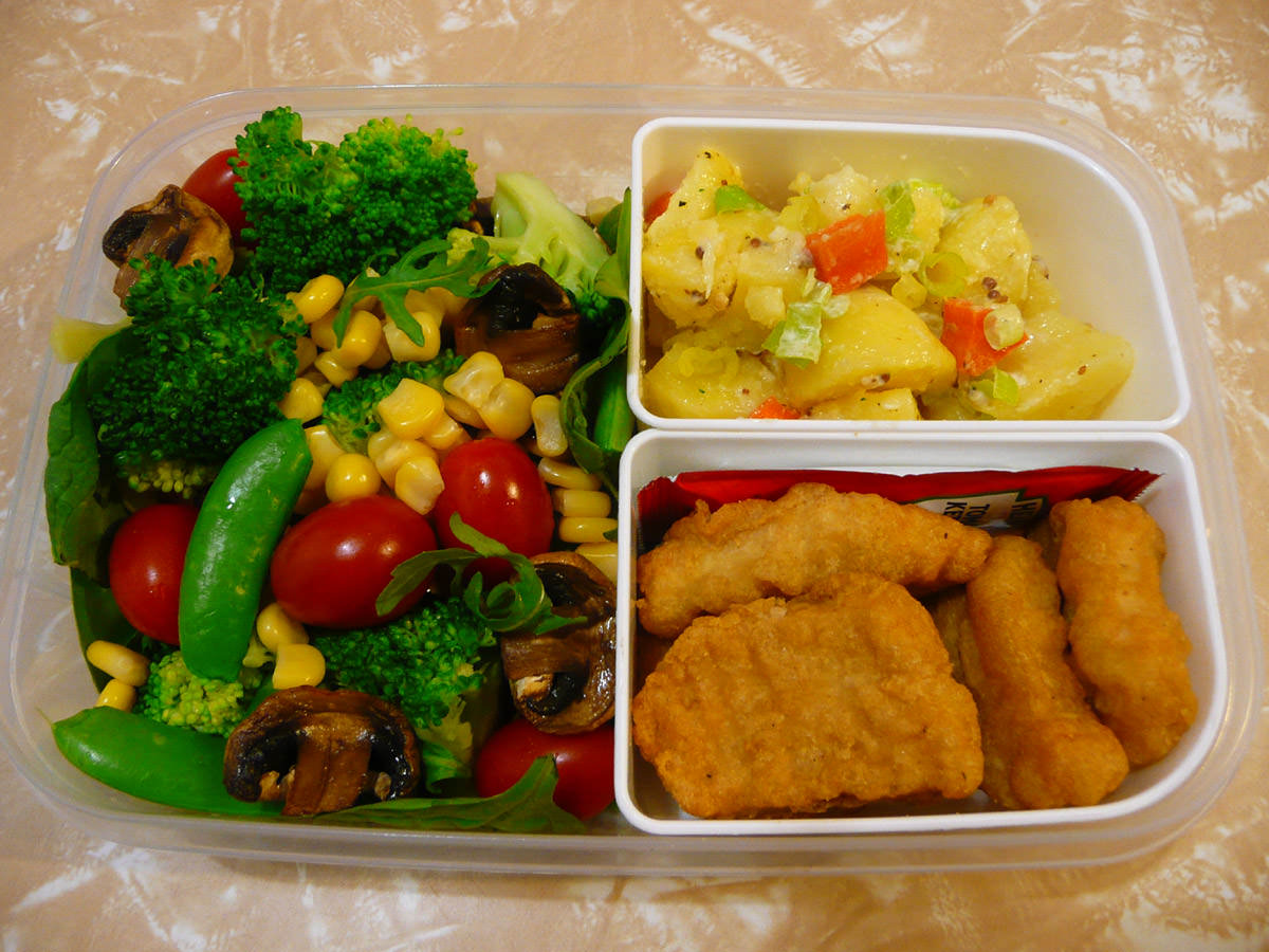 Bento - McNuggets, salad and potato salad