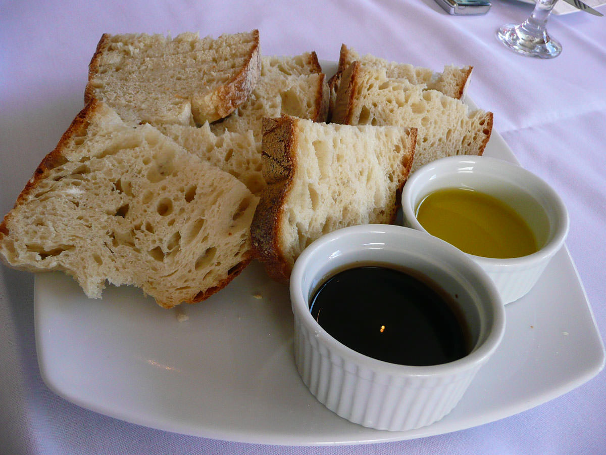 Bread, oil and vinegar