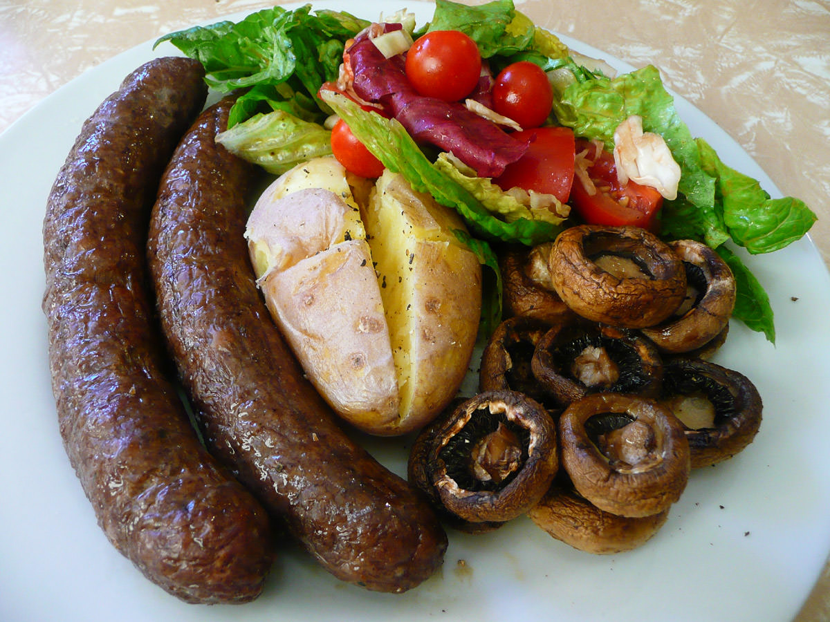 Boerwurst sausages, baked potato, mushrooms and salad