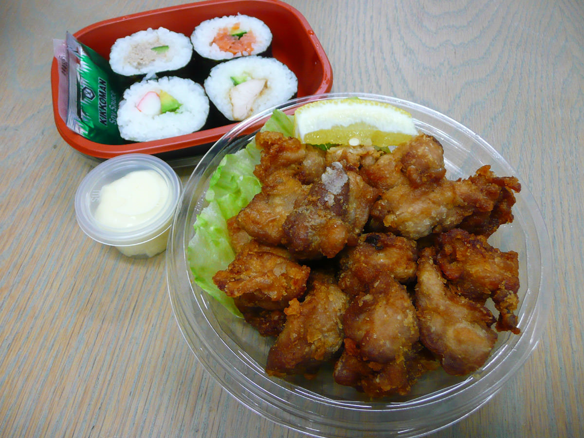Sushi and chicken karaage with mayo