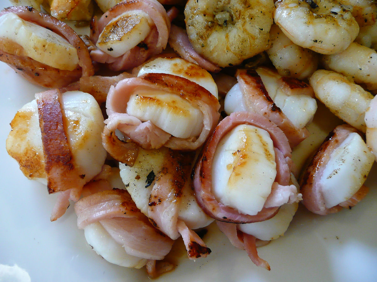 Scallops wrapped in bacon