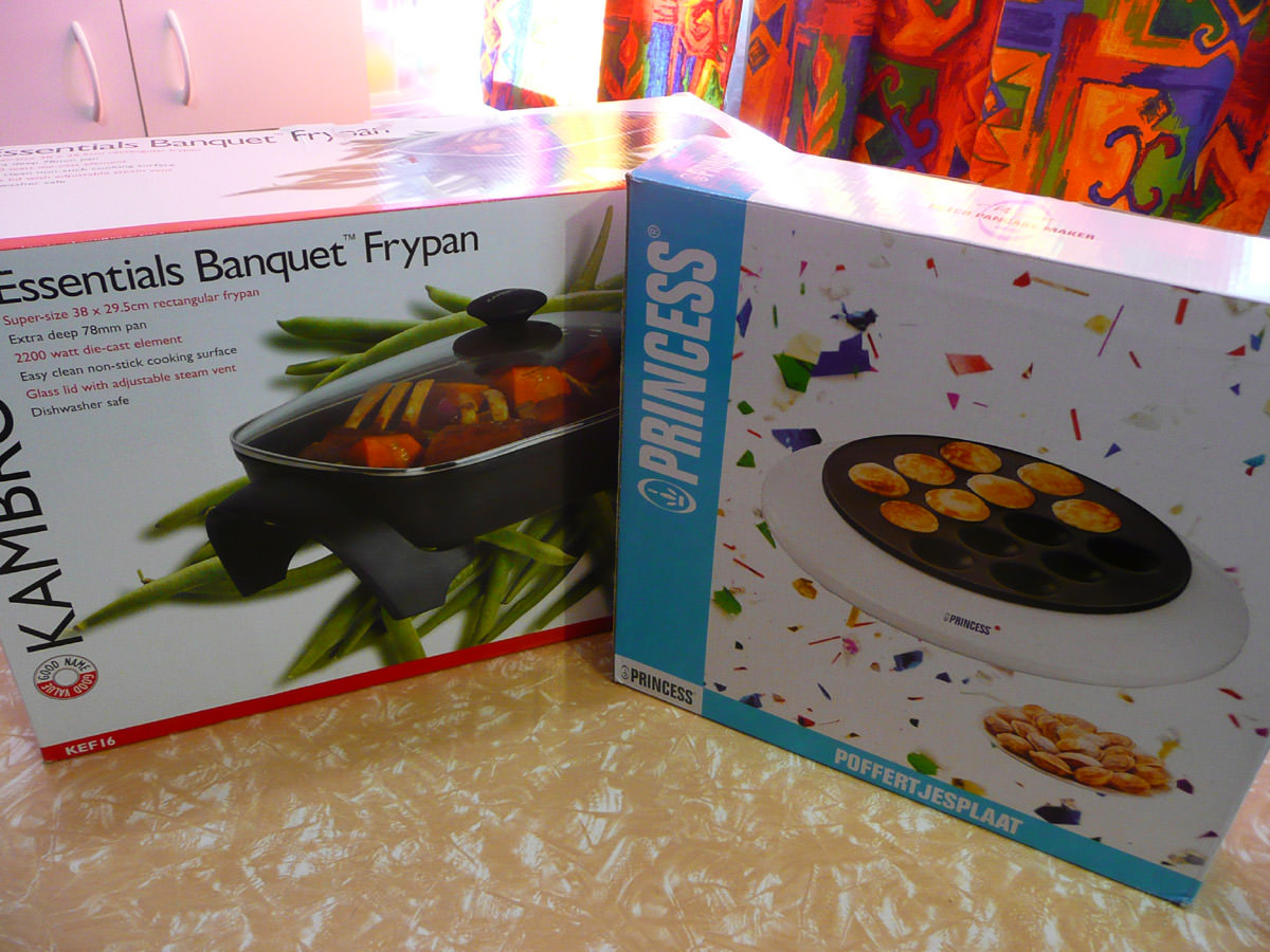 Banquet frypan and Dutch mini pancake maker