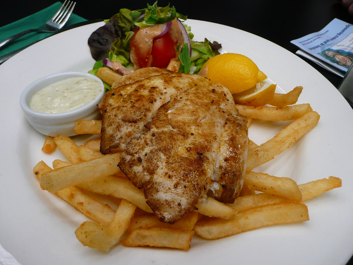 Sweet lip snapper with chips