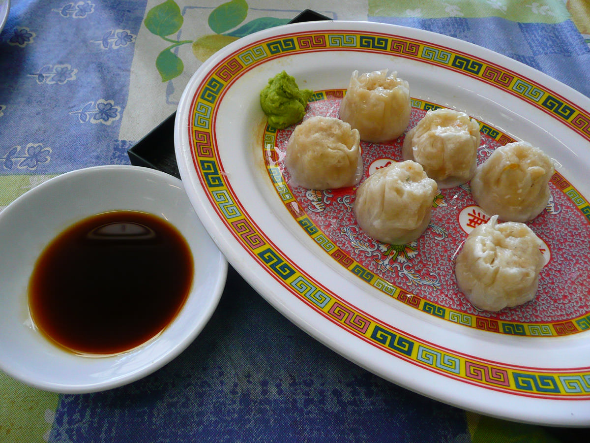 Shu mai (dumplings filled with minced prawn)