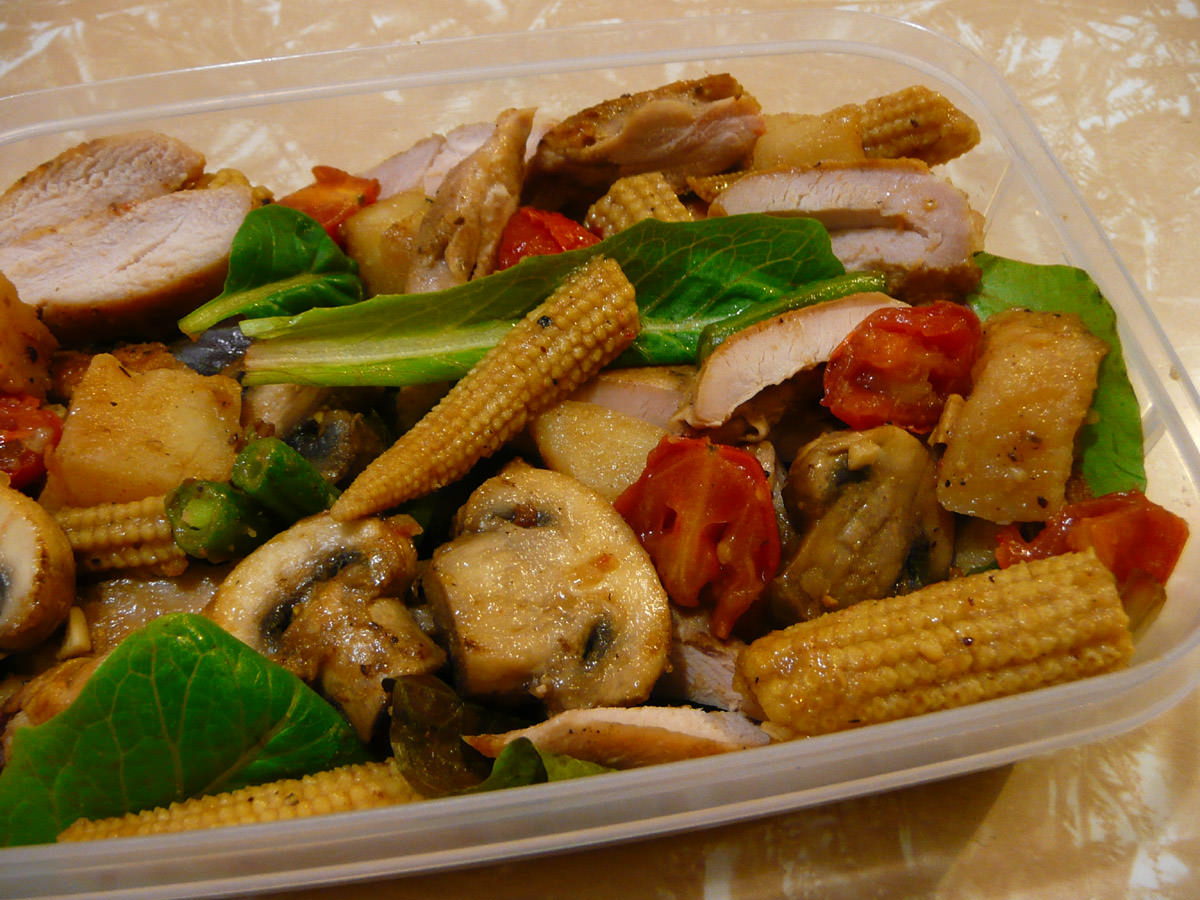 Bento: celery salt chicken, leftover cooked vegetables and salad greens