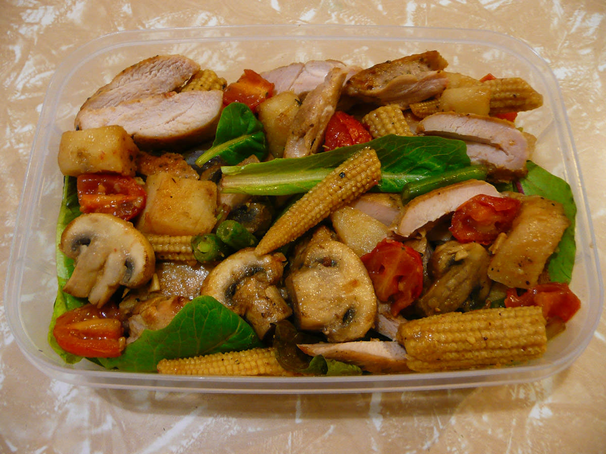 Bento: celery salt chicken, leftover cooked vegetables and salad greens