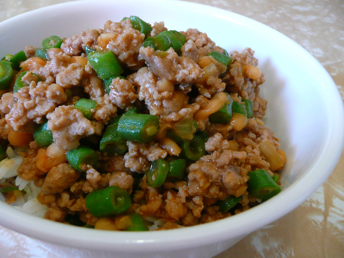 Oyster sauce pork mince with green beans and baked beans