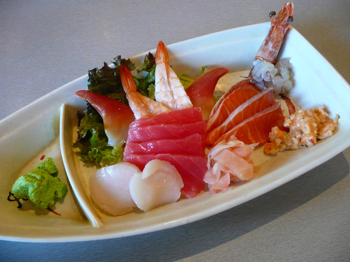 Edo deluxe sashimi combination