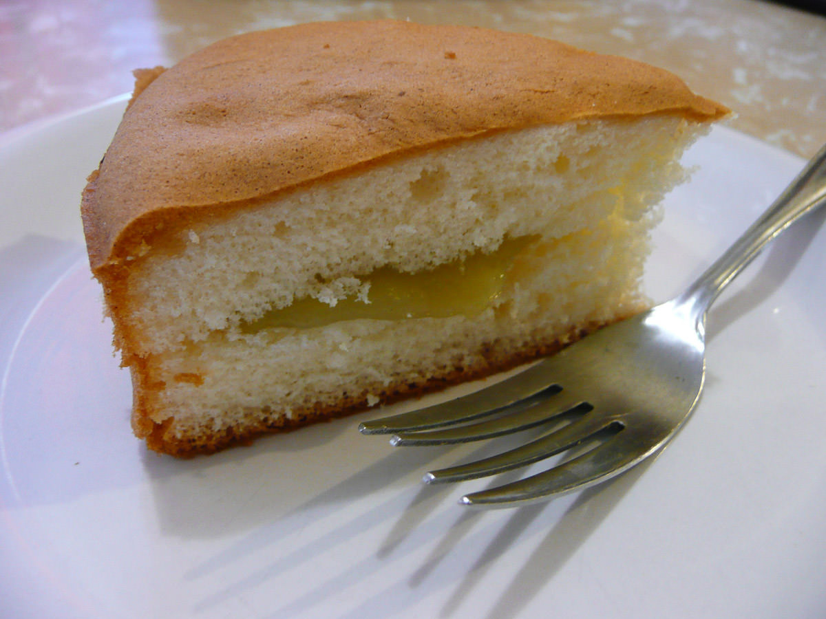 Sponge cake with kaya