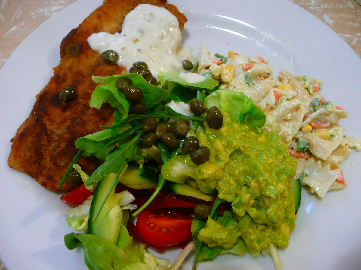 Jac's plate - Fish, salad, capers and mashed avocado
