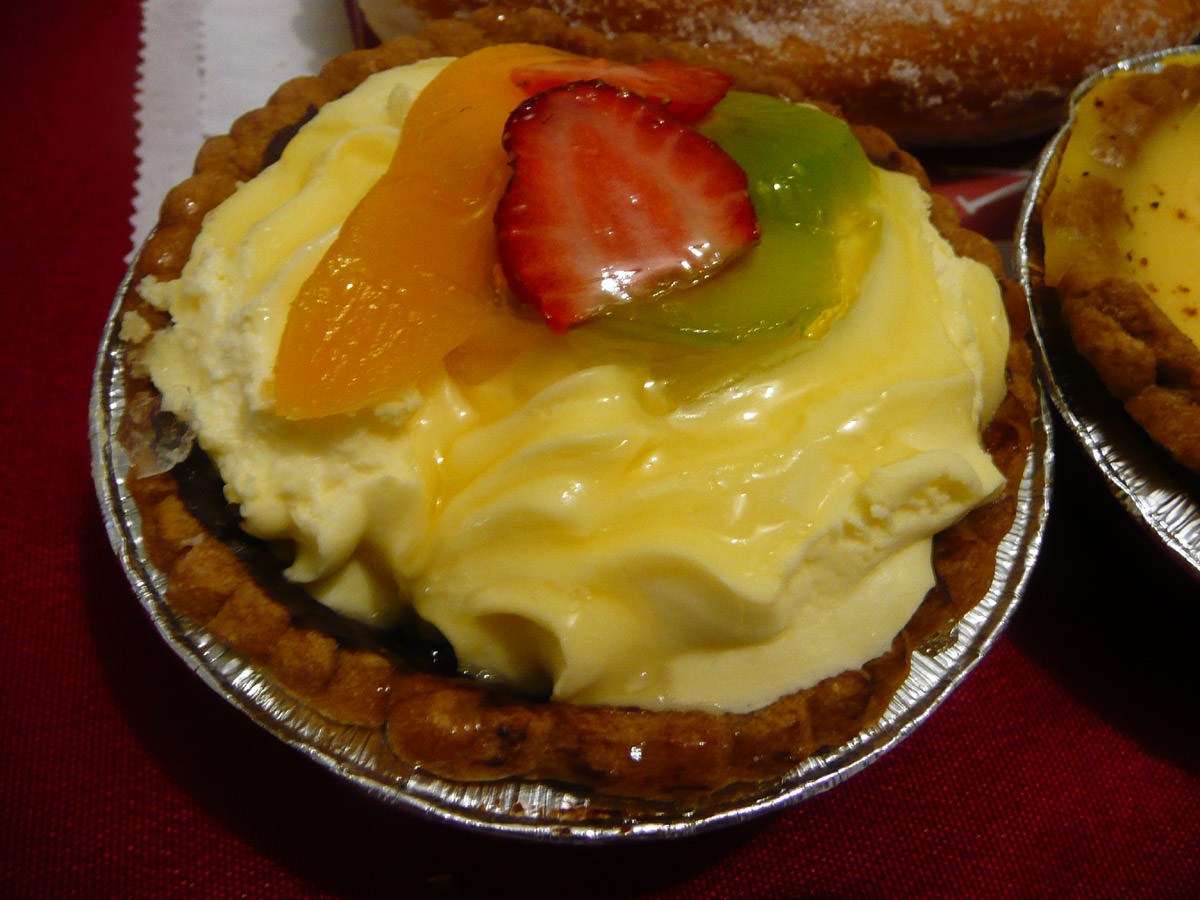 Cream fruit tart