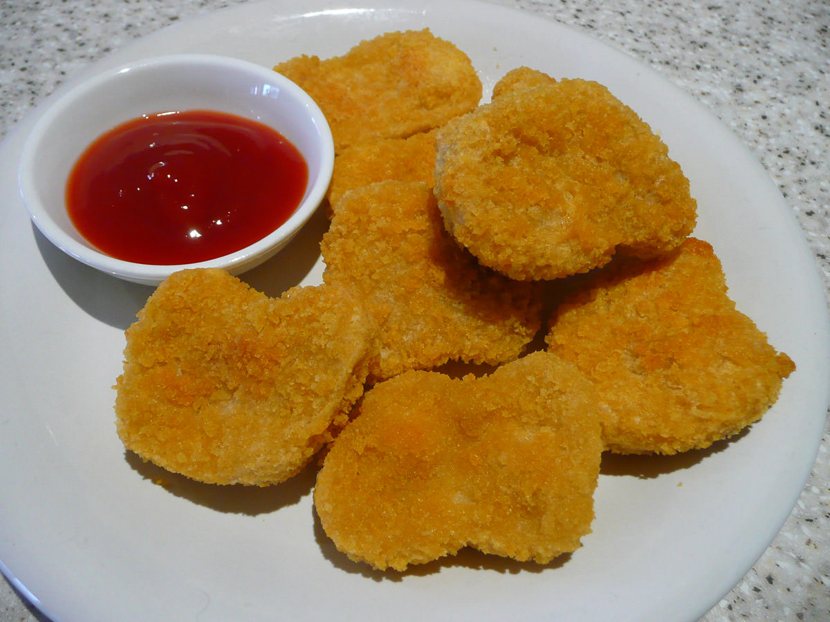 Nuggets with tomato sauce