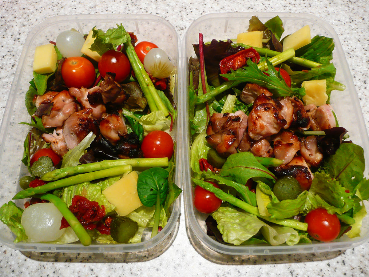 Chicken and salad bento lunches for two