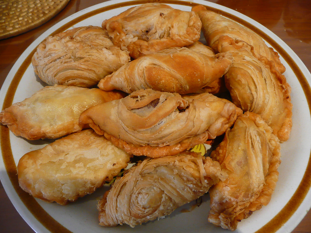 A plate of curry puffs