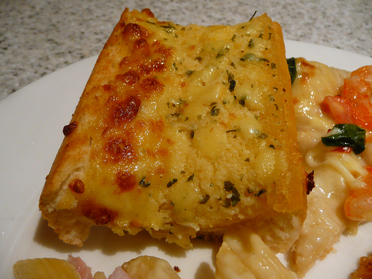 Cheesy garlic bread close-up