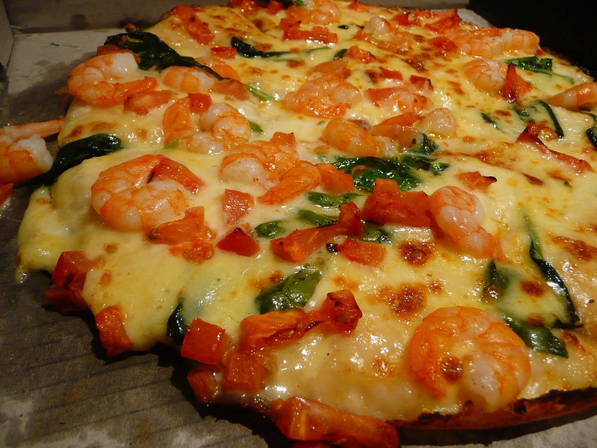 Garlic prawn pizza -OMG