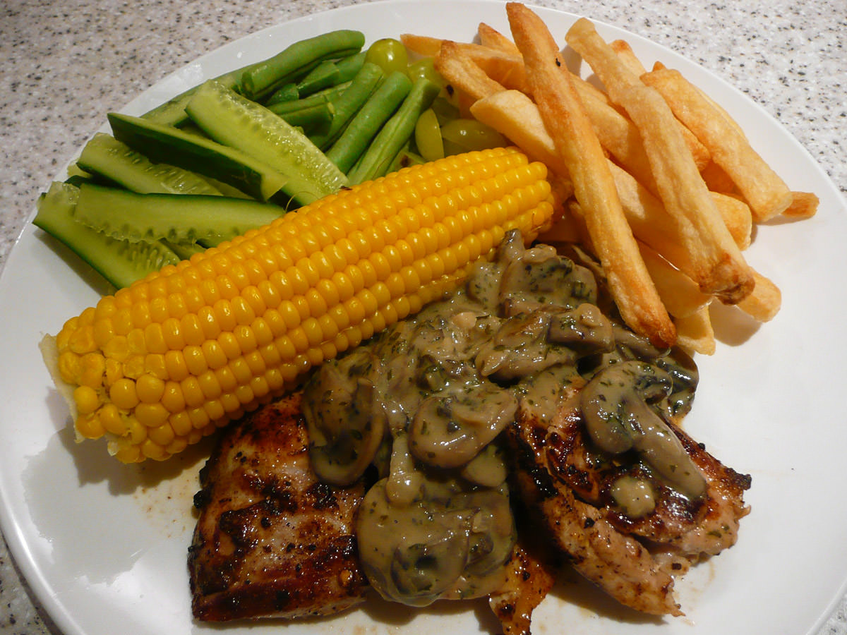 Chicken with mushroom sauce, corn, beans, cucumber, grapes and chips