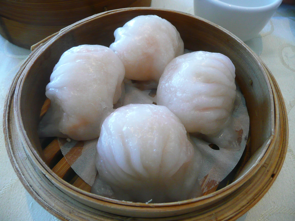 Har gow (steamed prawn dumplings)