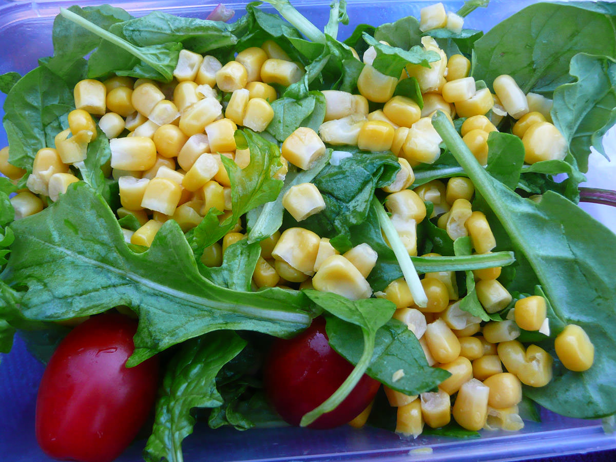 Salad - English spinach, tomatoes and corn