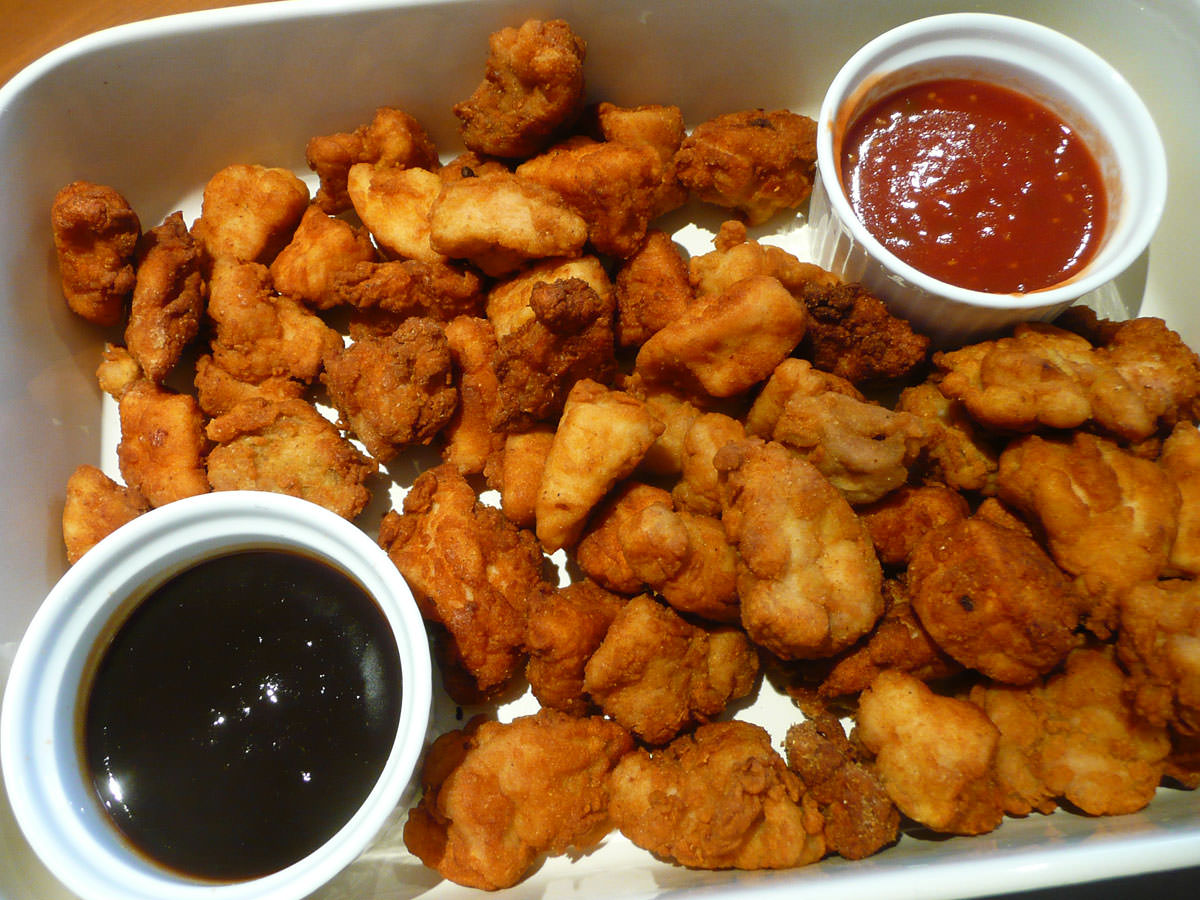 Chicken nuggets with barbecue and chilli sauces