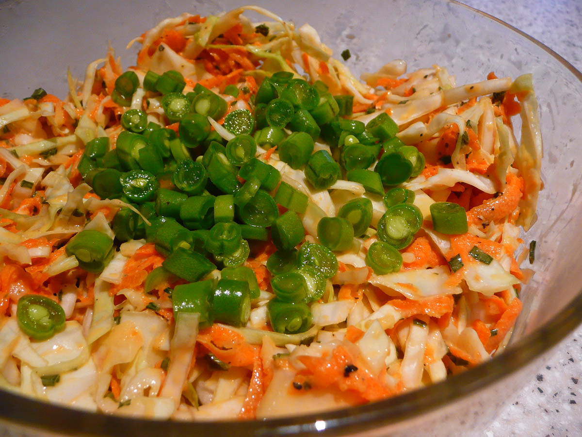 Coleslaw with chopped green beans